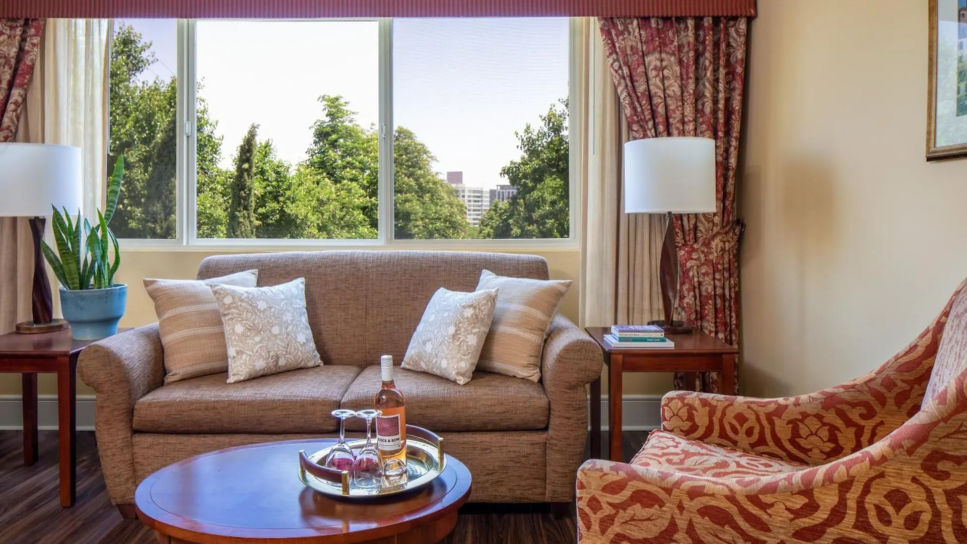 Park Lane Suites & Inn Portland
